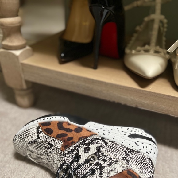 Last Size 7 AND 9❤️Animal Print Sneakers - Picture 6 of 9